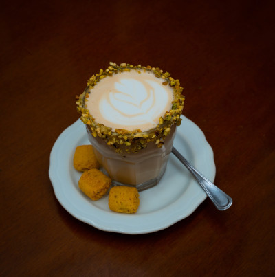 Bevanda Ernani al Pistacchio, caffè e latte