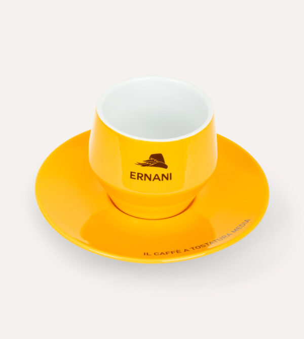 Tazza Ernani gialla da cappuccio senza manico e tondeggiante con piattino.